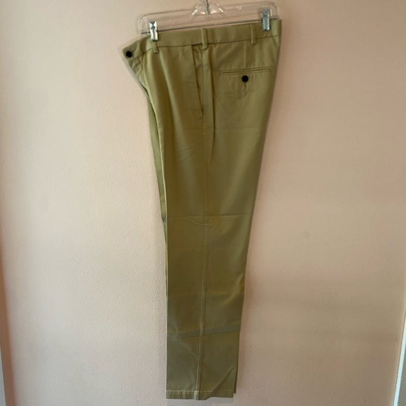 NWT HAGGAR STRAIGHT FIT KHAKI COMFORT WAIST NO IRON PANTS SIZE 32 x 32 - Picture 4 of 6